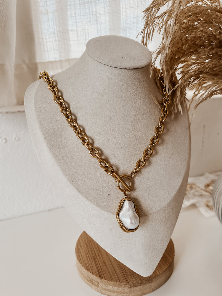 
                  
                    Vale necklace
                  
                