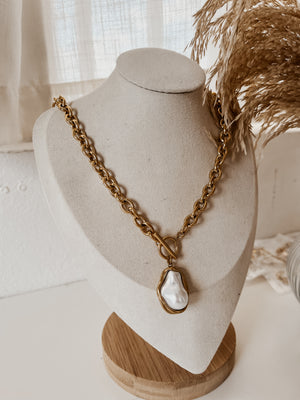 
                  
                    Vale necklace
                  
                