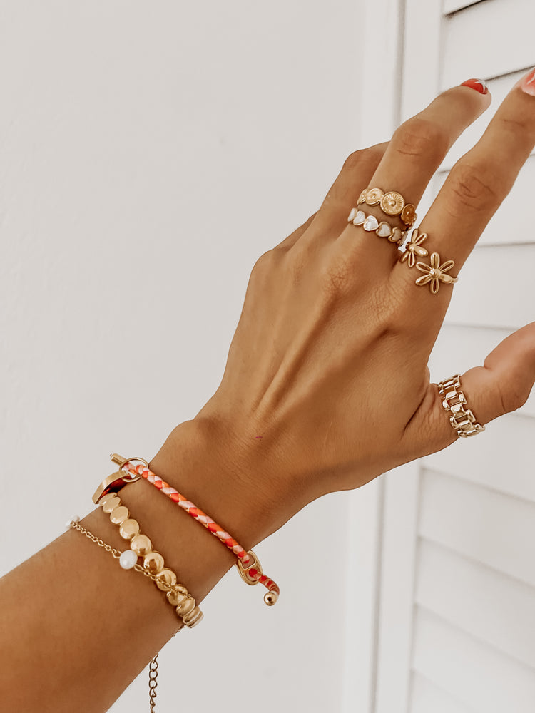
                  
                    Flower power ring
                  
                