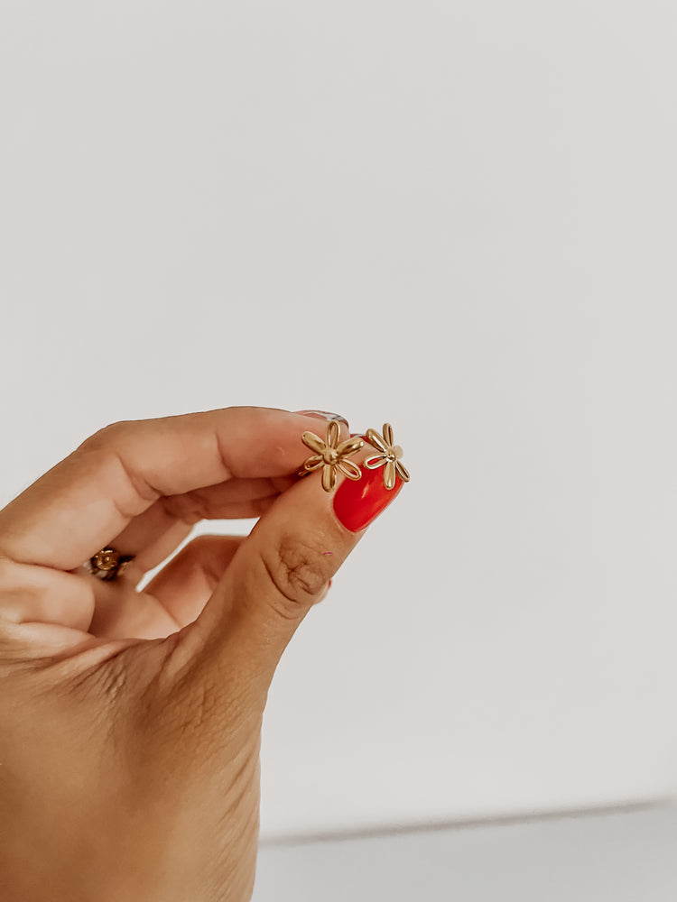 
                  
                    Flower power ring
                  
                