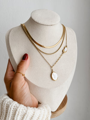 
                  
                    Moronta gold necklace
                  
                