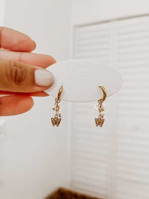 
                  
                    Delicate simple maripositas
                  
                
