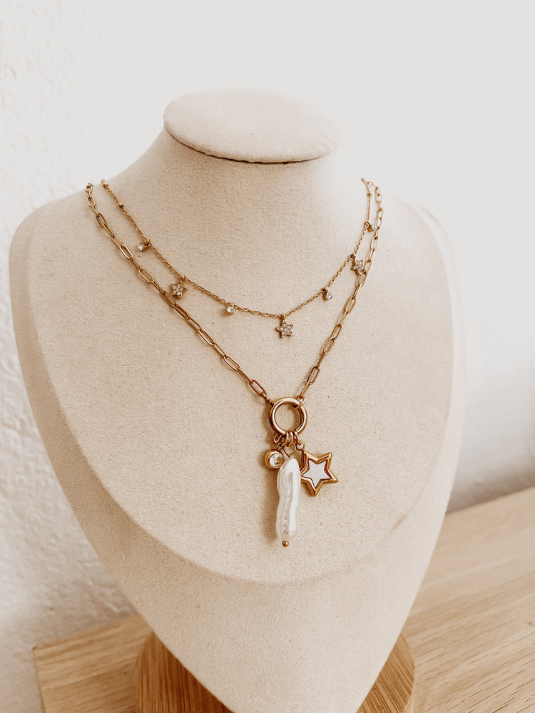 
                  
                    Choose your star necklace
                  
                