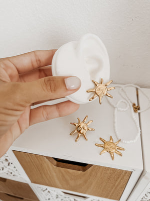 
                  
                    Philipa earrings
                  
                
