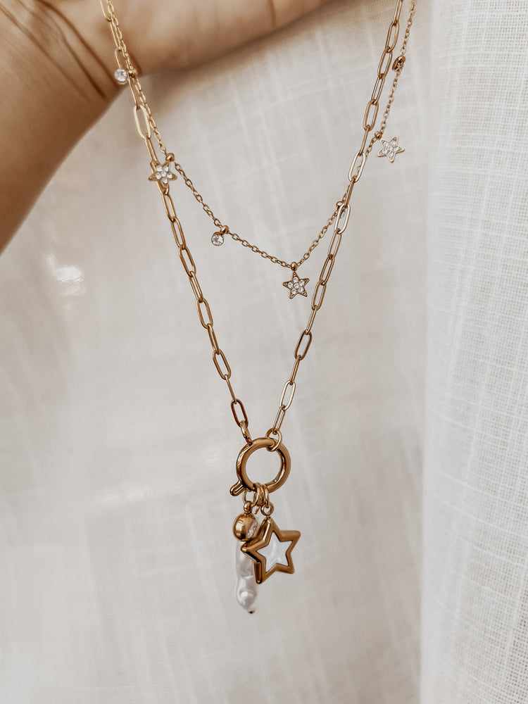 
                  
                    Choose your star necklace
                  
                