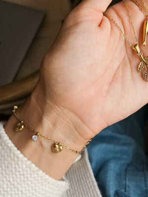 
                  
                    Delicate hearts bracelet
                  
                