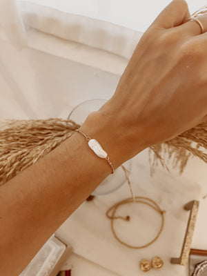 
                  
                    La perla bracelet
                  
                