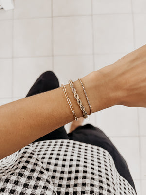 
                  
                    Bracelet trio
                  
                