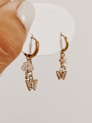 
                  
                    Delicate simple maripositas
                  
                